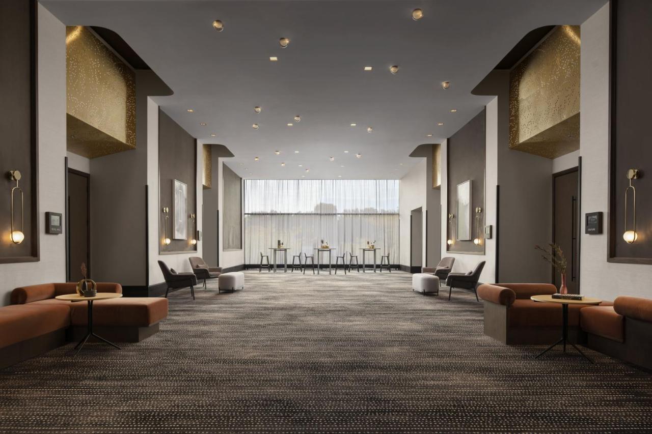 Renaissance Milwaukee West Hotel Wauwatosa Exterior photo