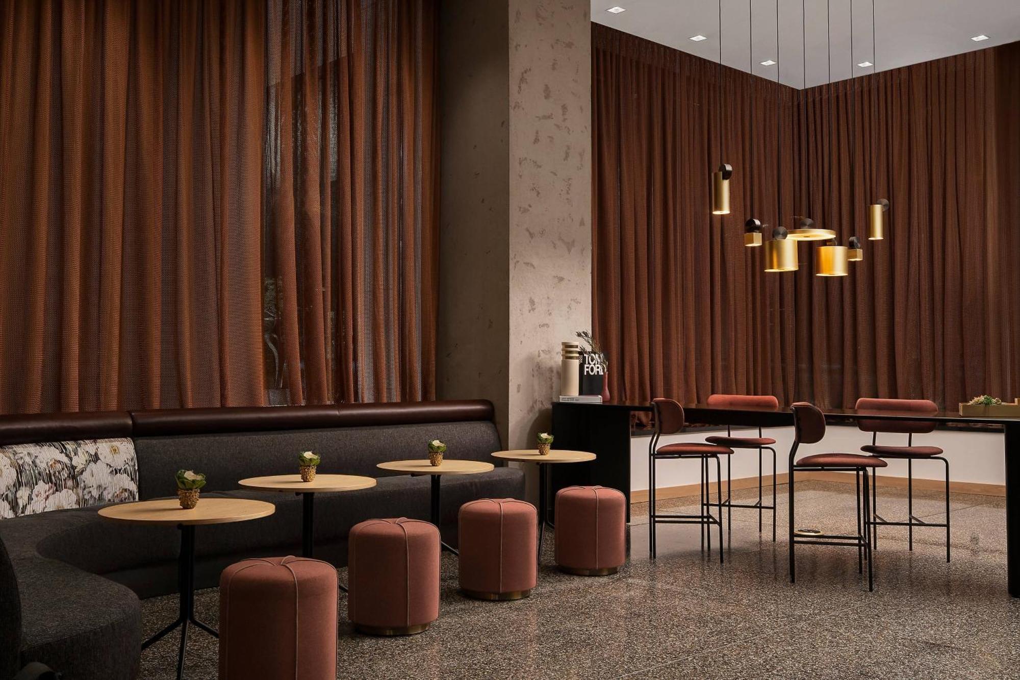 Renaissance Milwaukee West Hotel Wauwatosa Exterior photo